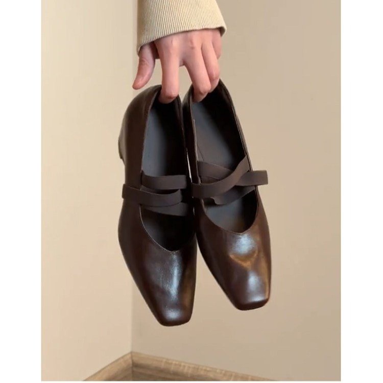 Vintage Collectible Shoes - أحذية مسطحة بكعب منخفض على الطراز
