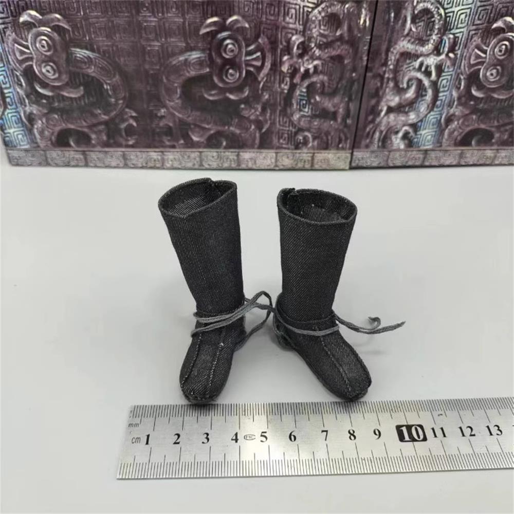 Vintage Collectible Shoes - حذاء طويل من سلالة Qin القديمة