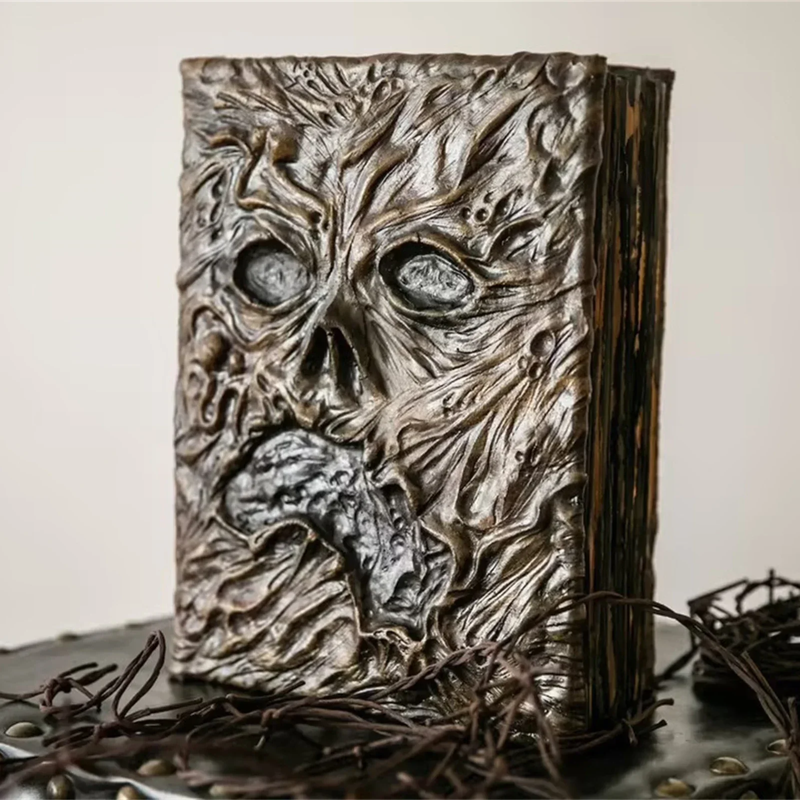 كتاب نيكرونوميكون القديم - كتا - مراجعة Vintage Collectible Books وسعره
