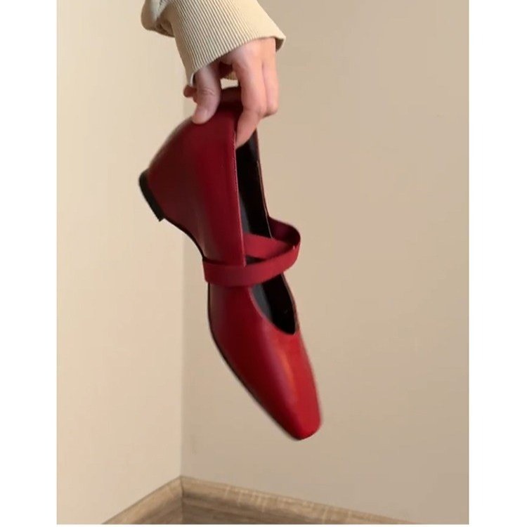 أحذية مسطحة بكعب منخفض على الط - مراجعة Vintage Collectible Shoes وسعره